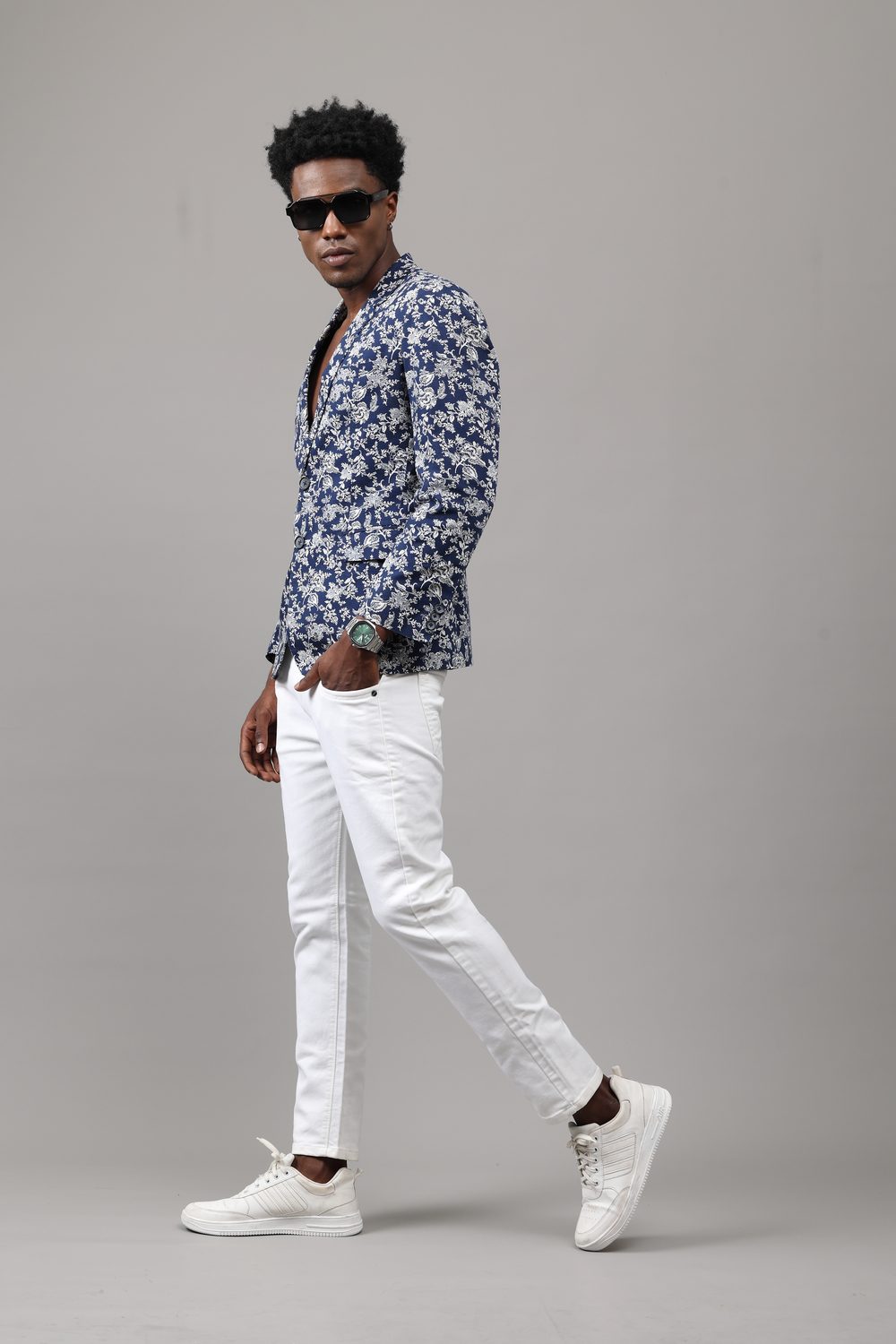 Ice — Black, walking
